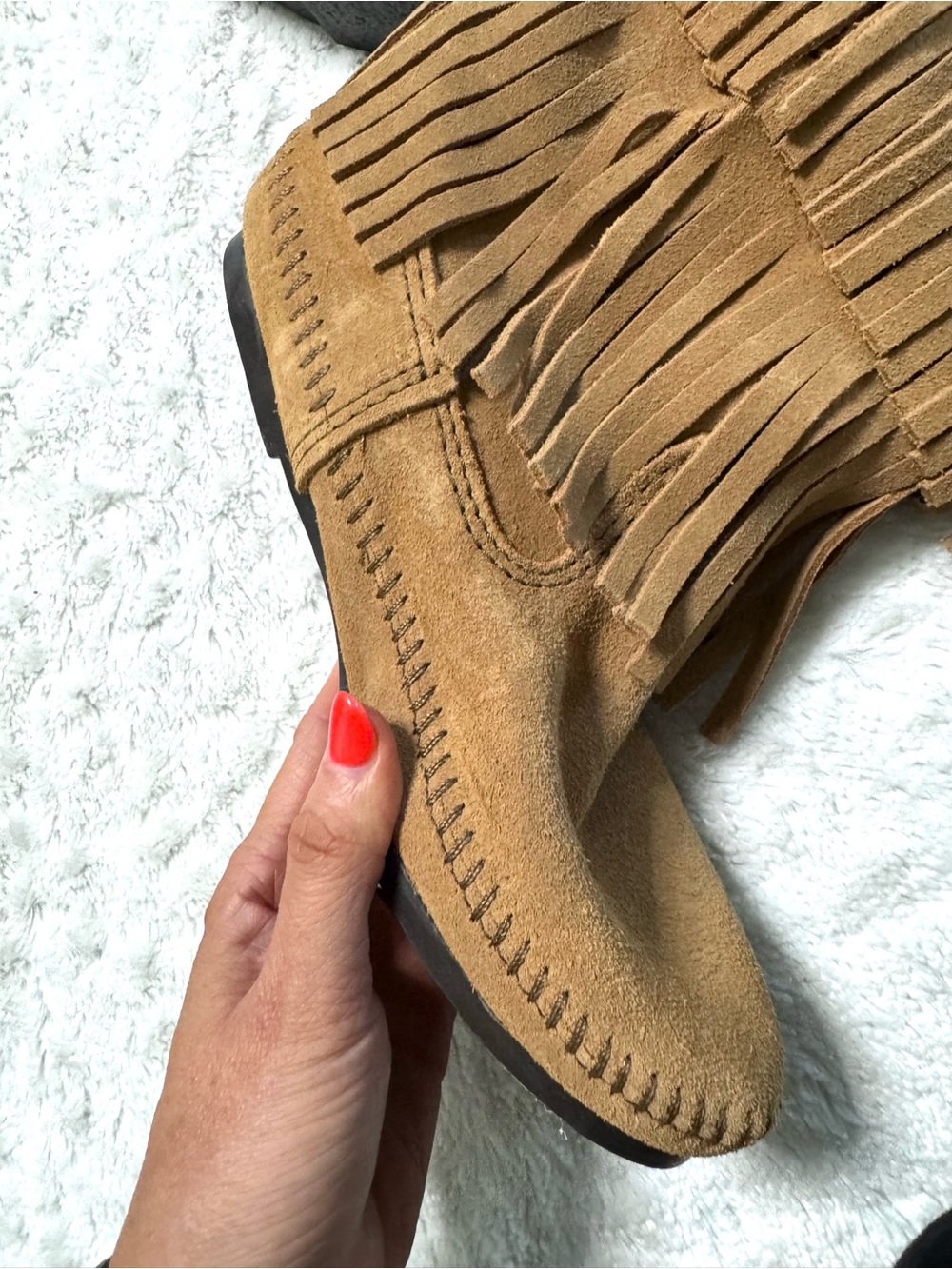 NIB- Minnetonka Moccasins Women’s 1637T 3 layer Fringe Seude Boots Taupe - Picture 11 of 16